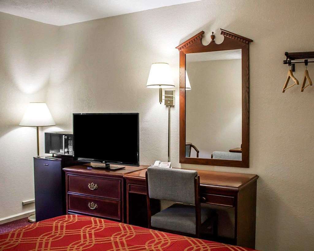 Econo Lodge Worthington Room photo