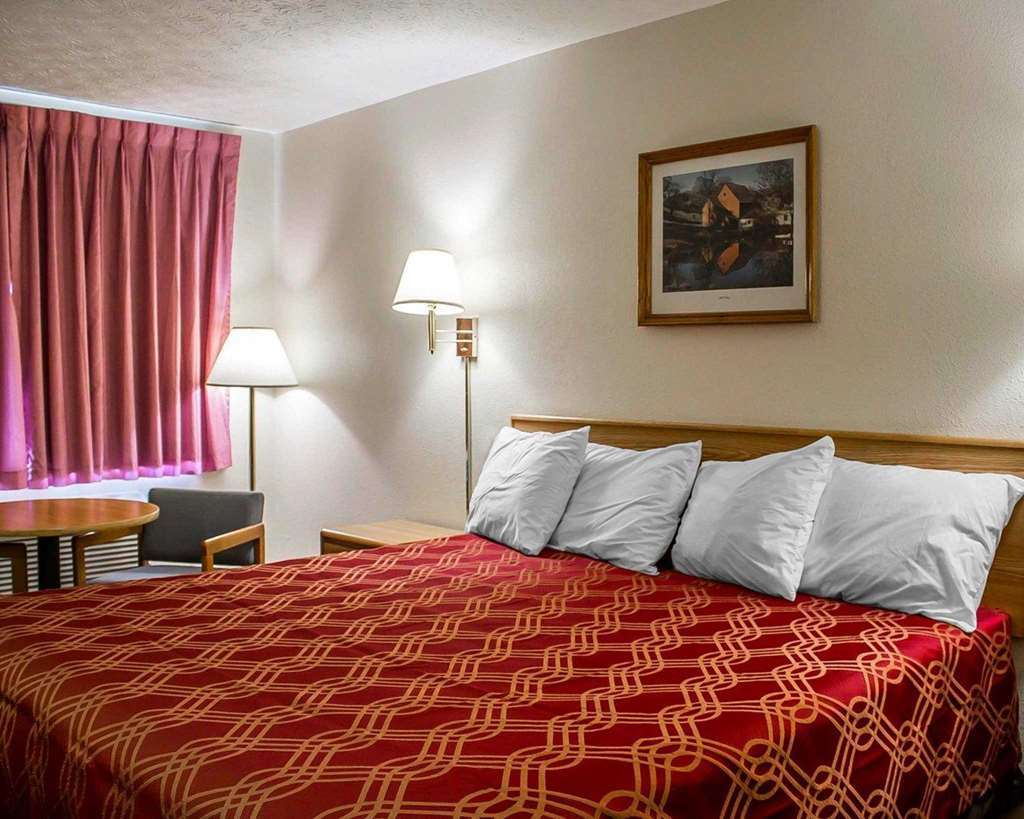 Econo Lodge Worthington Room photo