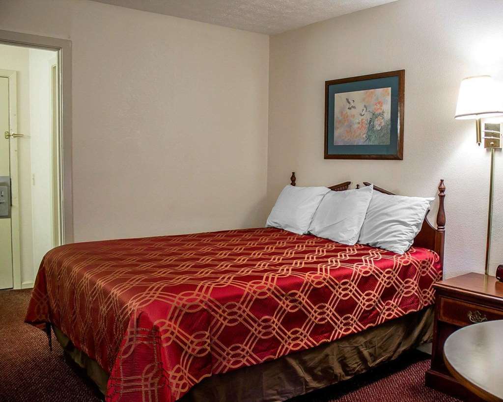 Econo Lodge Worthington Room photo