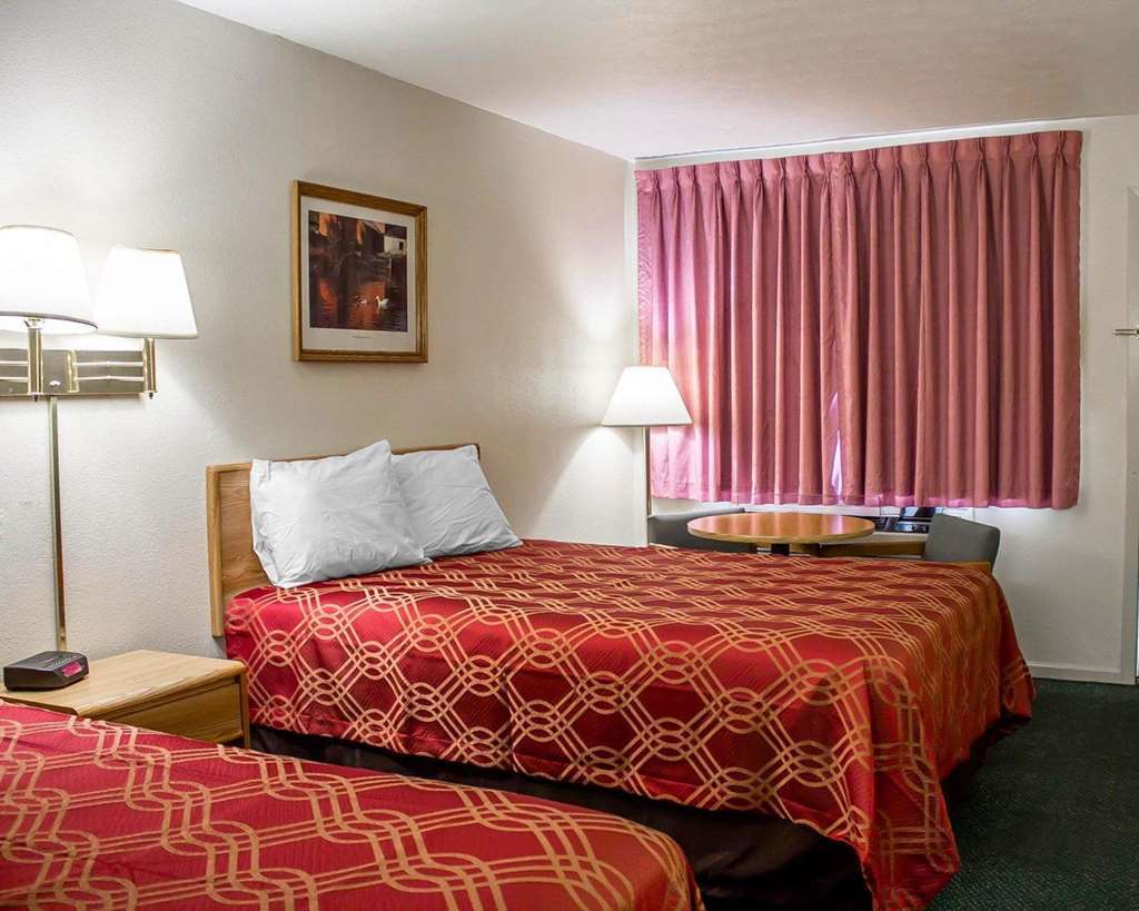 Econo Lodge Worthington Room photo