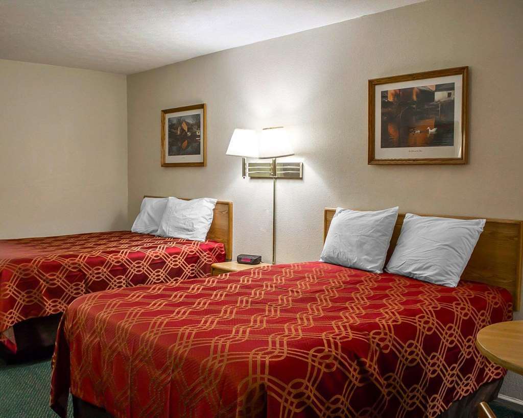 Econo Lodge Worthington Room photo