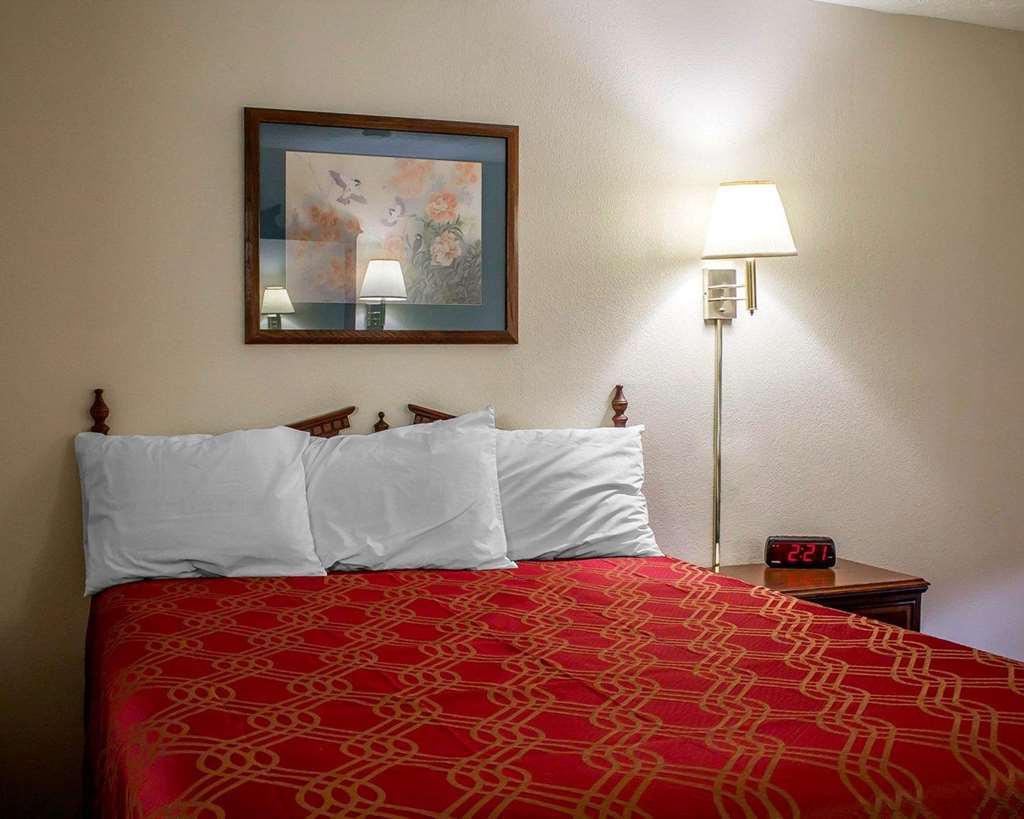 Econo Lodge Worthington Room photo