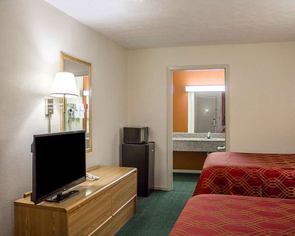 Econo Lodge Worthington Room photo