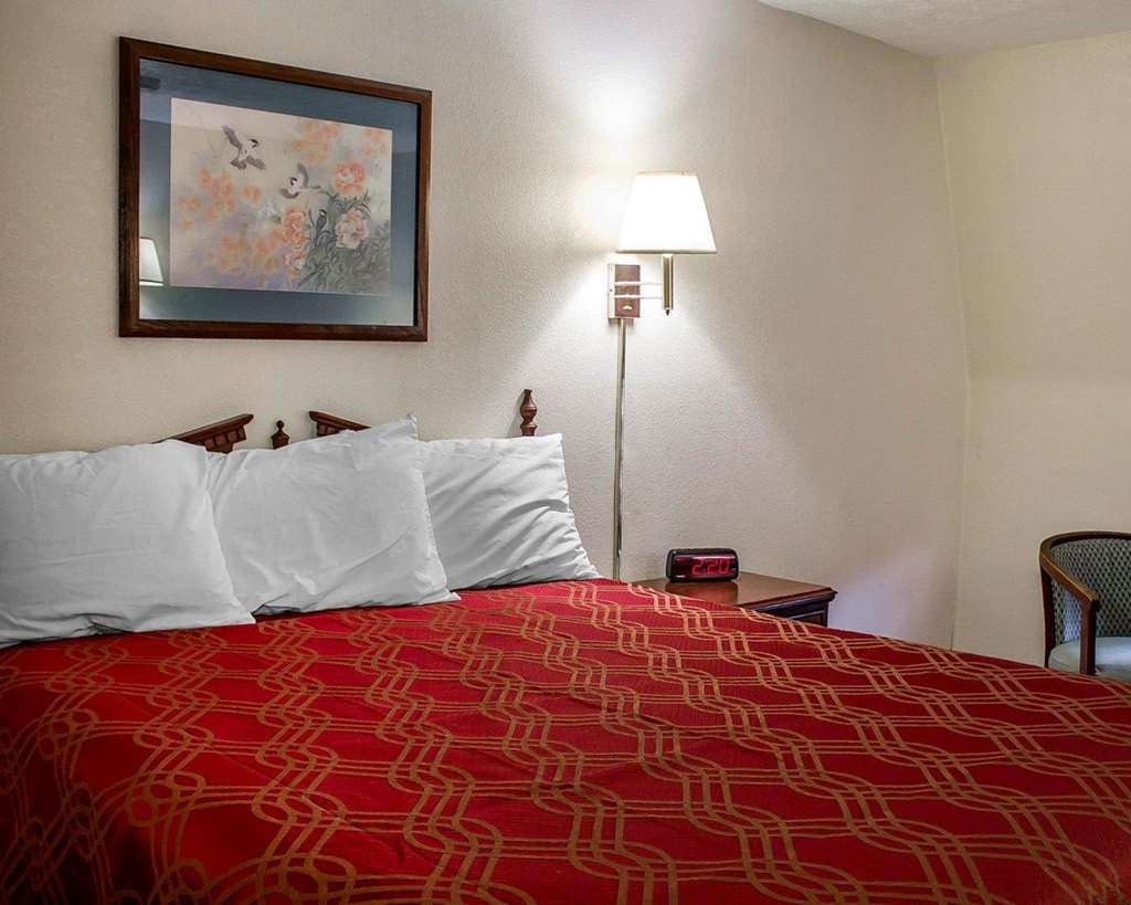 Econo Lodge Worthington Room photo