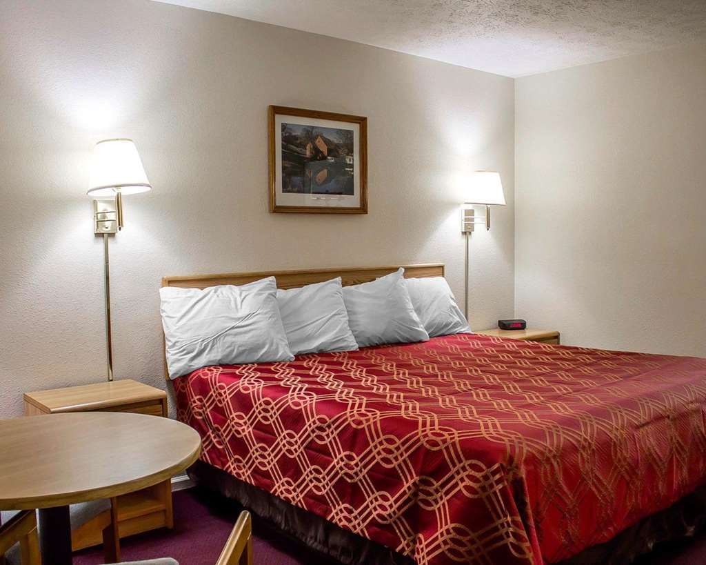 Econo Lodge Worthington Room photo